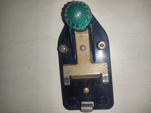 Assortment of Vintage (LIONEL) Track-Side Accessories - Picture 6 of 19