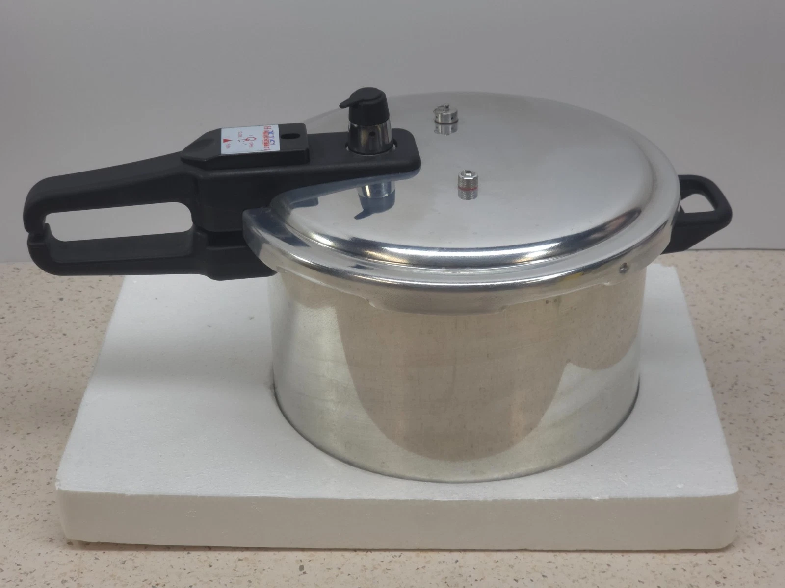 8 Quart Aluminum Stovetop Pressure Cooker Pot with Steam Release Valve