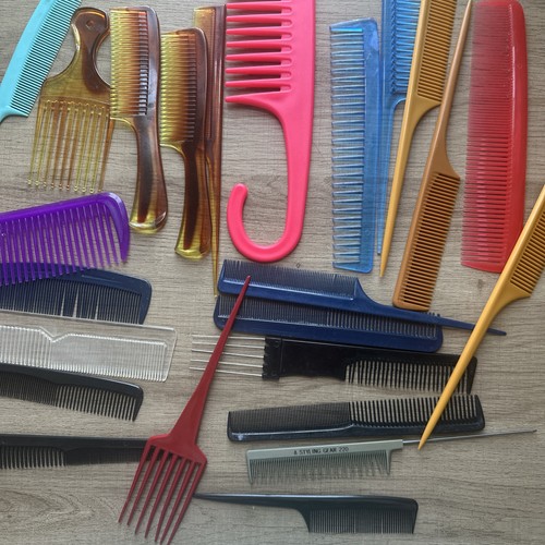 23 Vintage Hair Accessories Lot Combs, Pins, Teasers – Unbranded, Mixed Styles - Picture 9 of 10