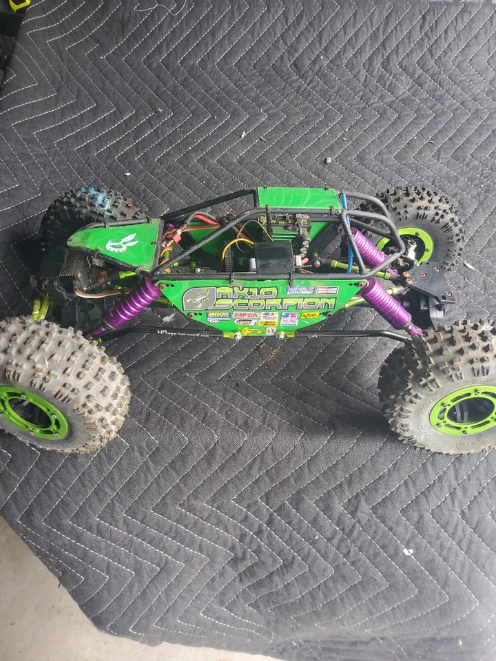 Oruga axial coche radiocontrol personalizado Ax-10 Scorpion Foto 2 de 4