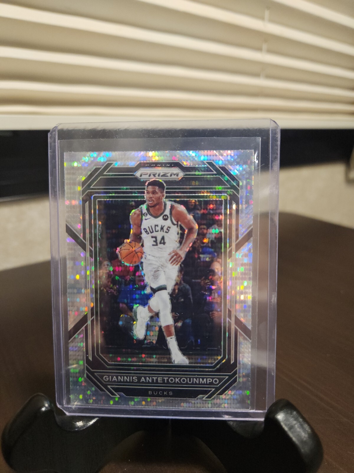 2022-23 Panini Prizm Giannis Antetokounmpo Pulsar Prizm Base #96