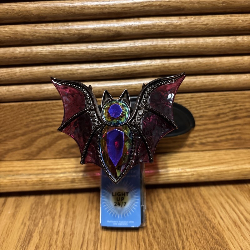 NEW. Bath & Bodyworks Halloween Light Up, Bejeweled Bat Wall Flower Plug-In ￼