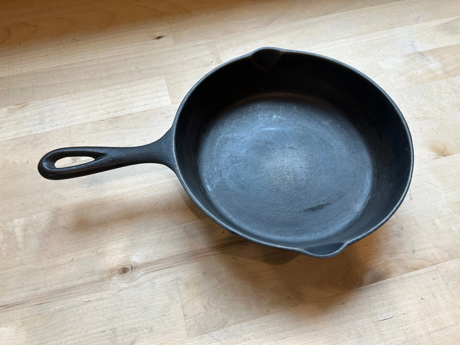 Vintage Cast Iron Skillet No. 5 -Double Spout - 3 Notch