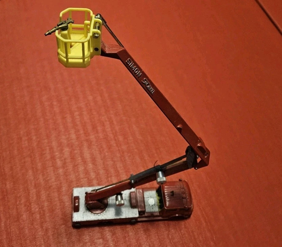 Corgi Simon Snorkel. Vintage. Needs A new Tire. Made In Great Britain - Image 2 of 4