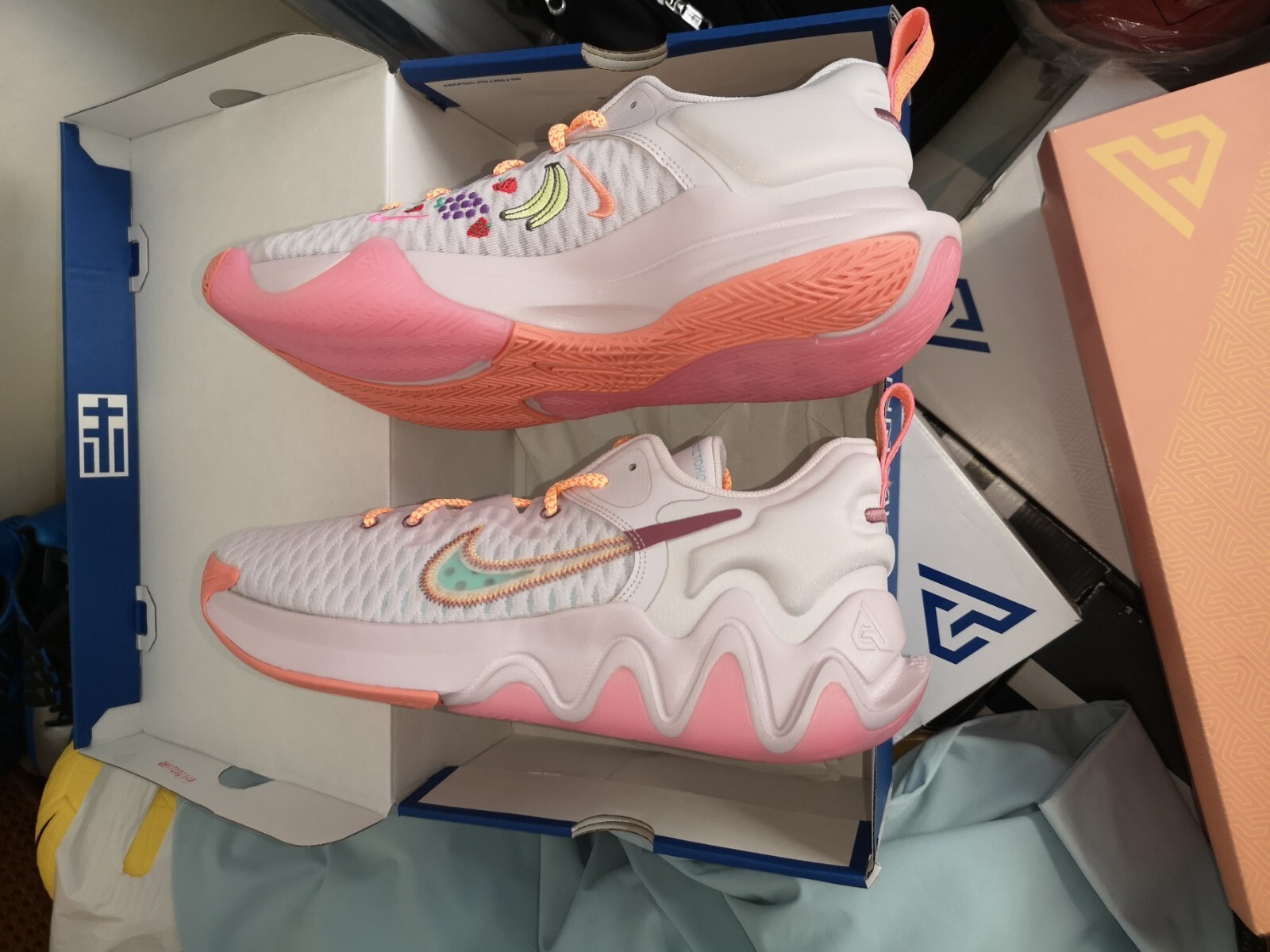 Nike giannis immortality force field pink super smoothie ds size us 12.