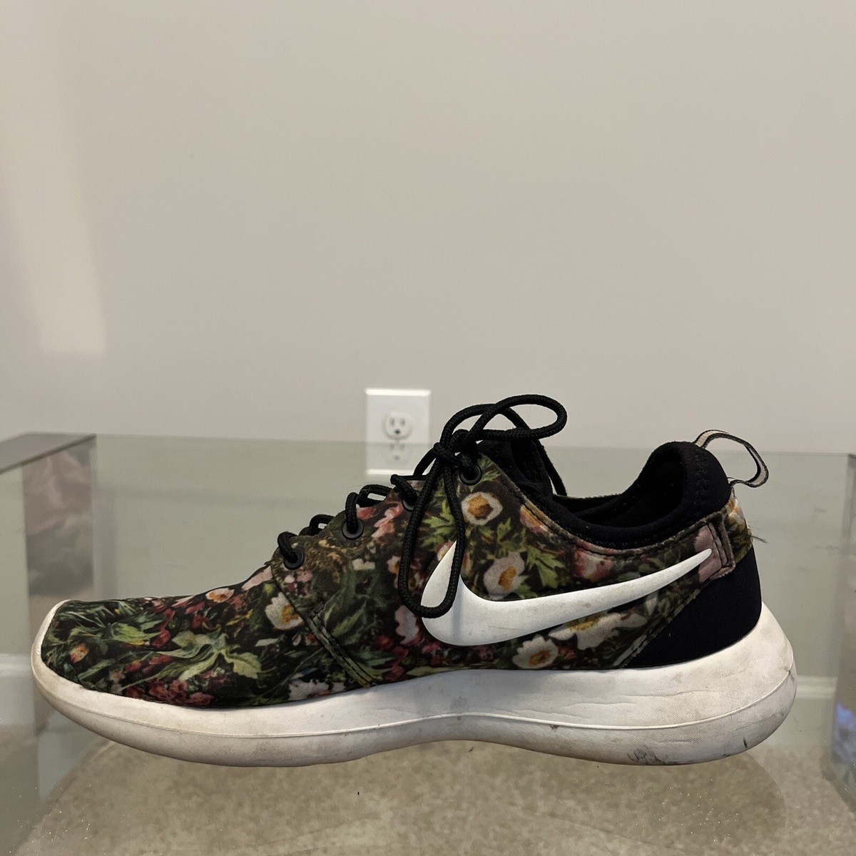 Nike Roshe Spring Garden Women's Size 10 Black Floral Running Shoes  844933-004