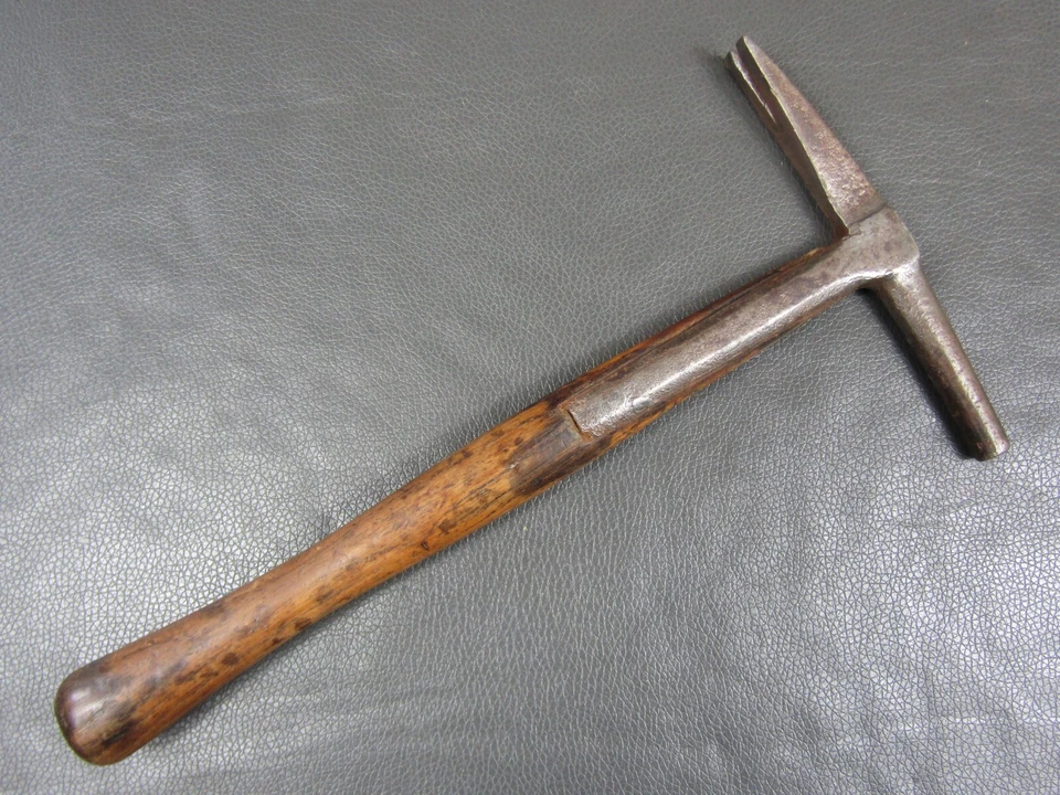 Vintage strapped tack or saddlers claw hammer old tool - Image 2 of 4