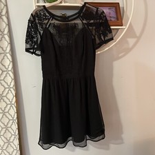 Kimchi Blue Women's 6 Black Lace Short Sleeve Lined Dress