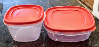 2 Rubbermaid Storage Freezer Containers 7 Cup & 9 Cup with Easy Find Lids