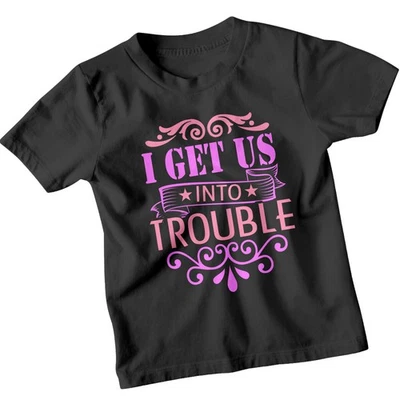 T-shirt garçon fille I Get Us Into Trouble Best Friends Day Bestie assorti #BFD - Photo 1/4
