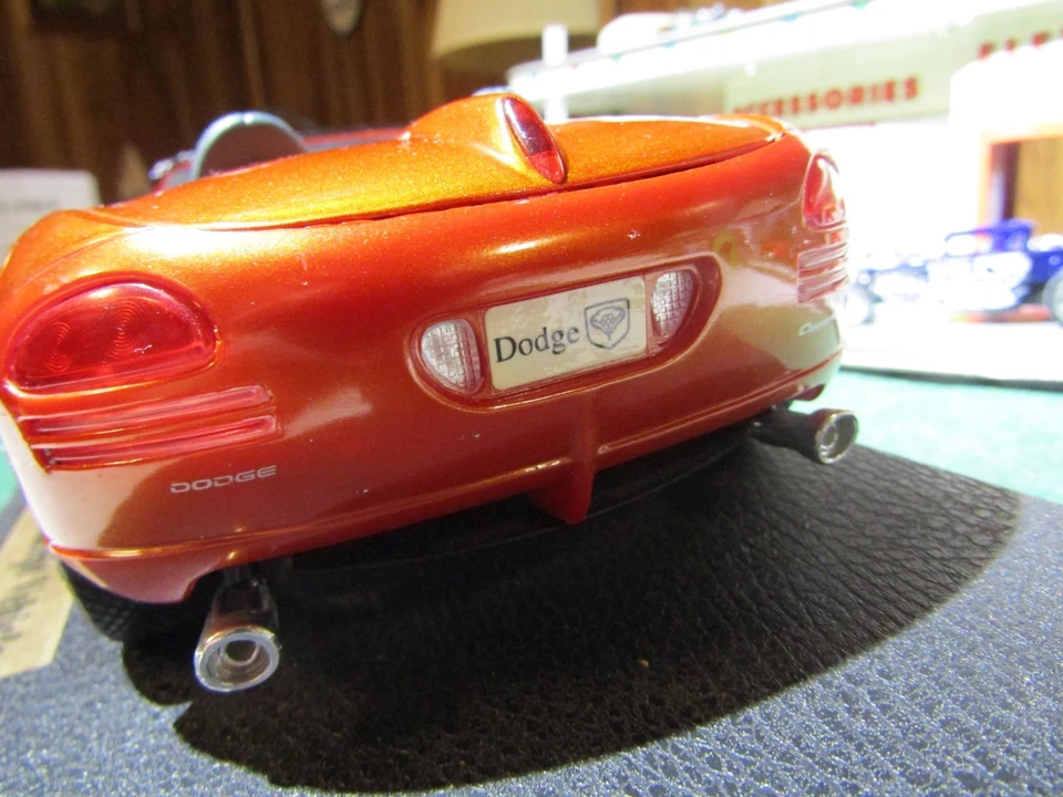 Maisto 道奇概念车特别版压铸模型 1: 18 比例橙色 — 第 3/4 张图片