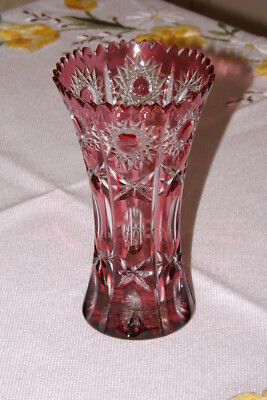 Alte Kristallvase Überfang rot/weiß Diamant Facetten geschliffen Arnstadt