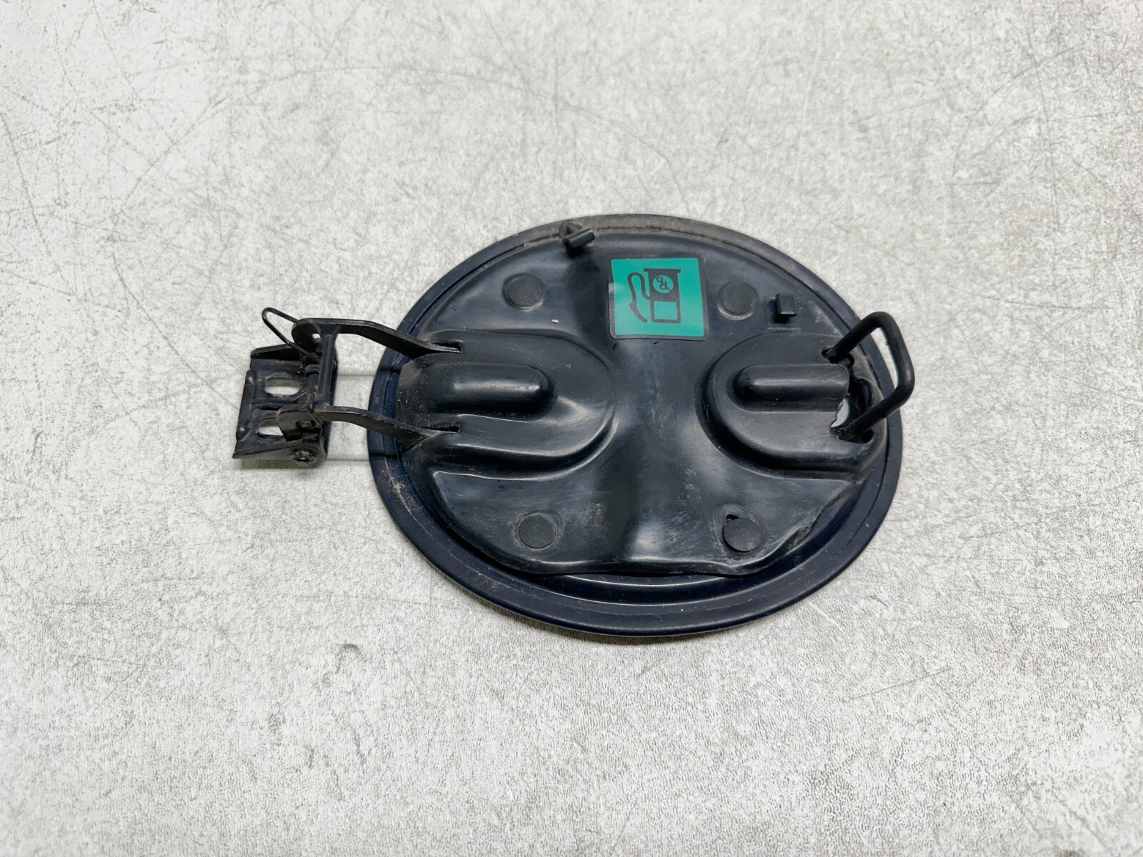 H411210 2003-2012 Maserati Quattroporte Fuel Door Gas Lid Cover OEM