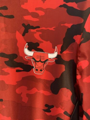 NBA Chicago Bulls Camo Body Damen Gr. Large rot schwarz Camouflage Einteiler Druckknopf - Bild 3 von 7