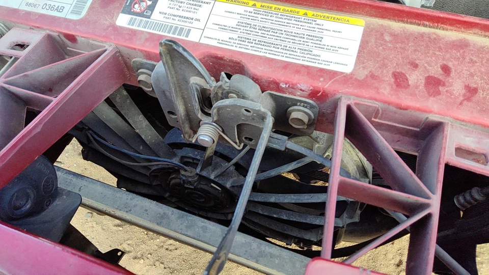 Dodge Charger 2006-2010 conjunto de pestillo de capó con soporte OEM 04806163AD Foto 2 de 4