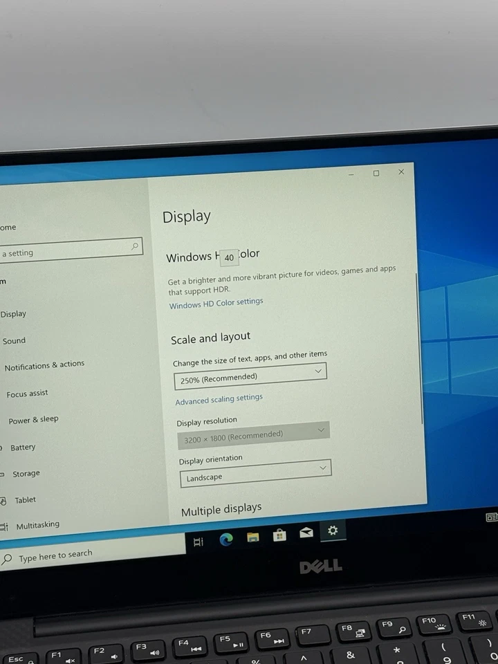 Dell XPS 13 9360 13.3” QHD+ i7-7500U 2.7GHz 16GB RAM 256GB SSD WIN10 LEER Foto 3 de 4
