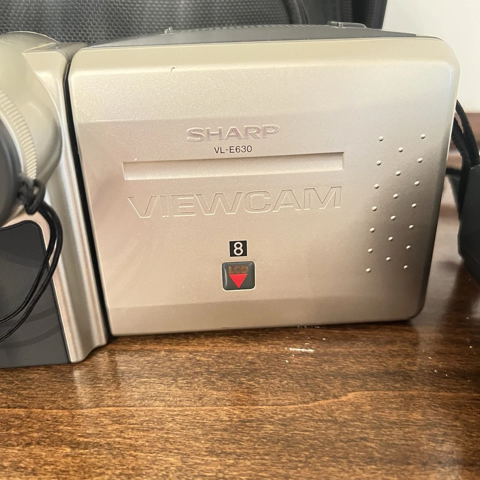 Sharp ViewCam VL-E630U8mm Camcorder - Powers On, Zooms, Playback Issue – READ - Image 2 of 4