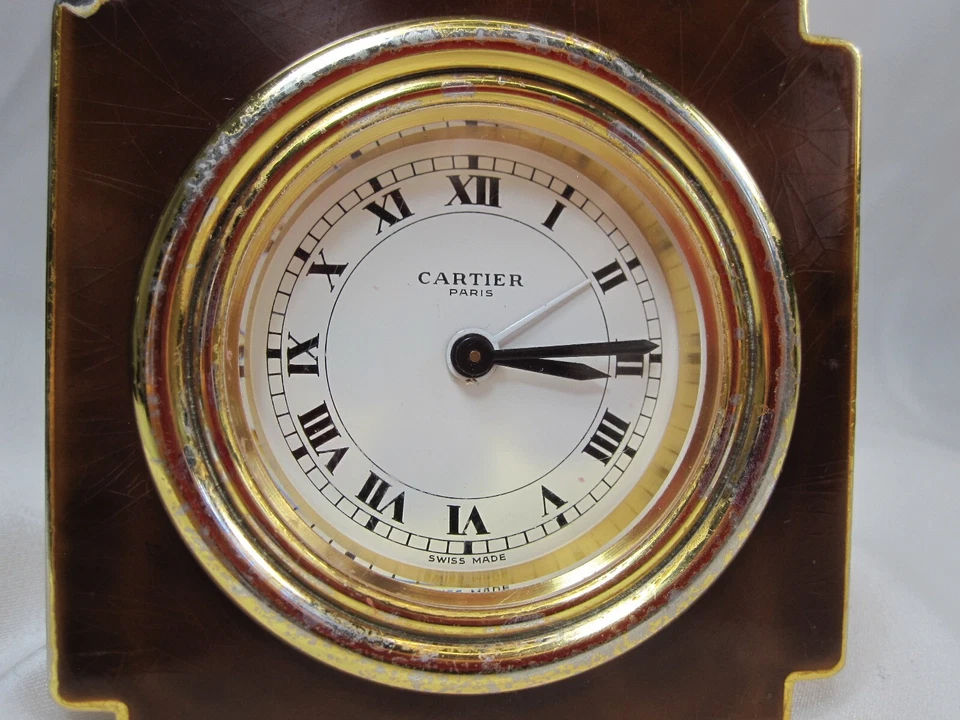 Reloj de Escritorio Must De Cartier Metal Dorado y Laca Bordo Siglo XX Modelo 7512 Foto 2 de 4