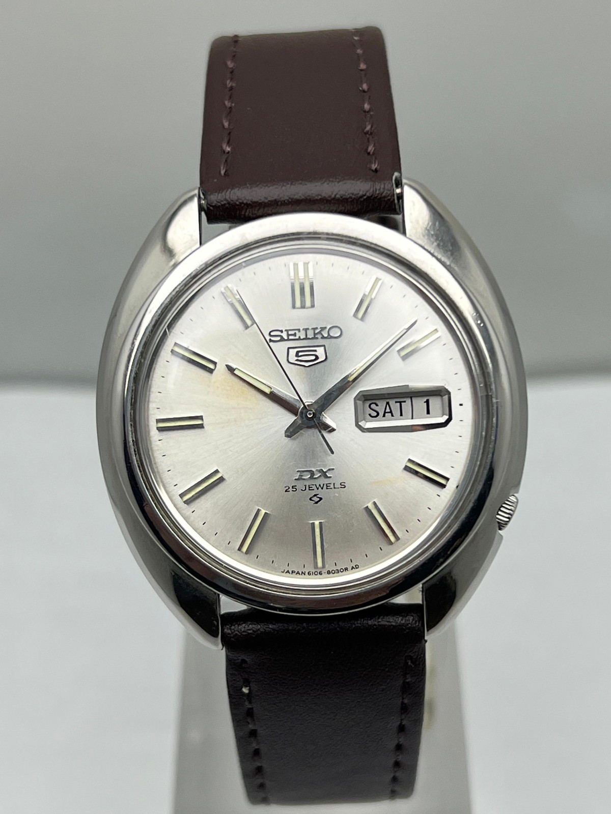 5 Seiko Mens Automatic 1970s Japan Day/Date 6106-8010 Watch 25J Vintage DX - vintagewatches.pk