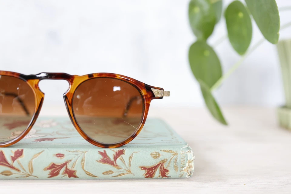 Vintage Sunglasses 1980s Preppy NOS keyhole taiwan - Image 3 of 4