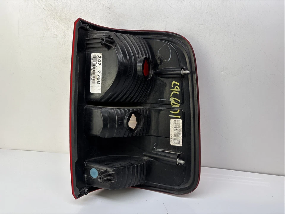 Luz trasera izquierda del lado del conductor Lincoln Mark Lt 2006 Foto 4 de 4