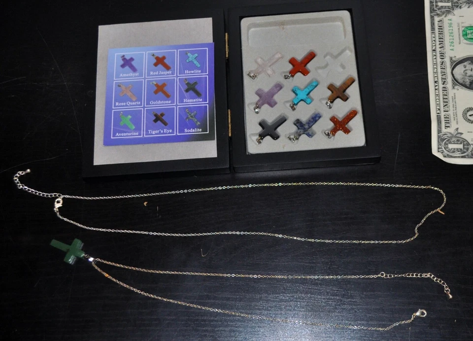 Collares colgantes crucifijo de piedras preciosas. Juego de 9 piedras preciosas naturales para caja de regalo de madera Foto 3 de 4