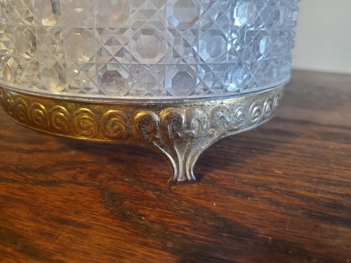 Vintage Avon Vanity Powder Box in Clear Plastic Gold Stand - Picture 7 of 9