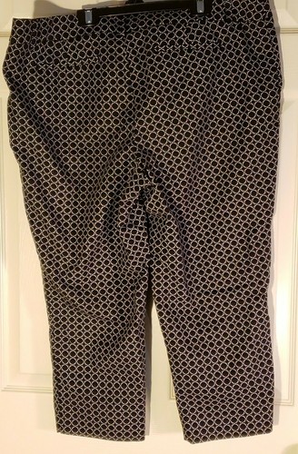 Hillary Radley Women’s Capri Stretch Zip Pants black/white geometric shape 16 - Picture 6 of 8