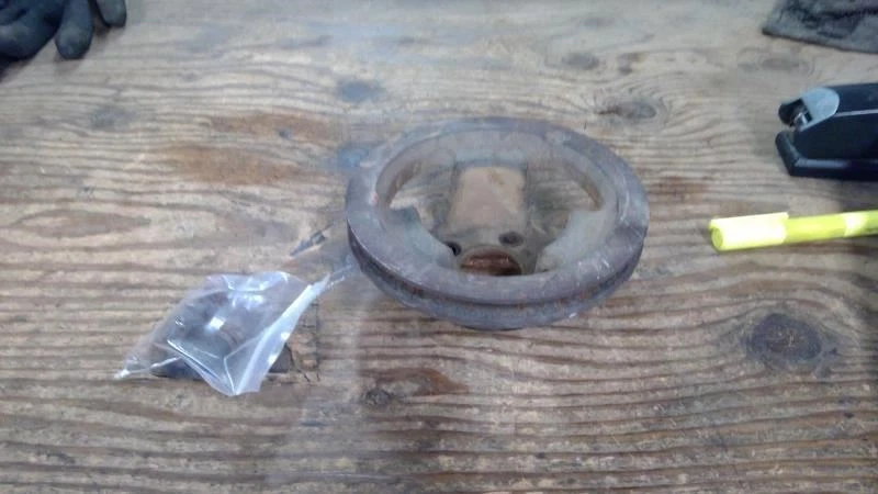 1987 Ford Ranger Pulley Accessory Drive Pulley With Bolts - Image 2 of 2