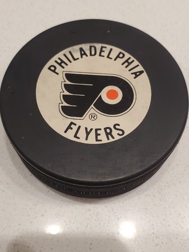 Vintage 80s Philadelphia Flyers Official NHL Hockey Puck Trench Mfg - Picture 3 of 5