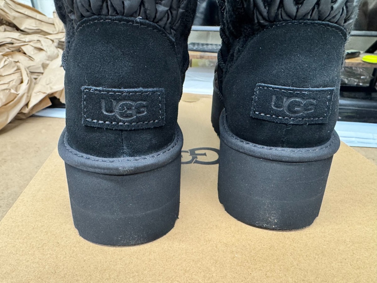 Women's UGG Classic Short Villa Knit Boots Black SIze 7