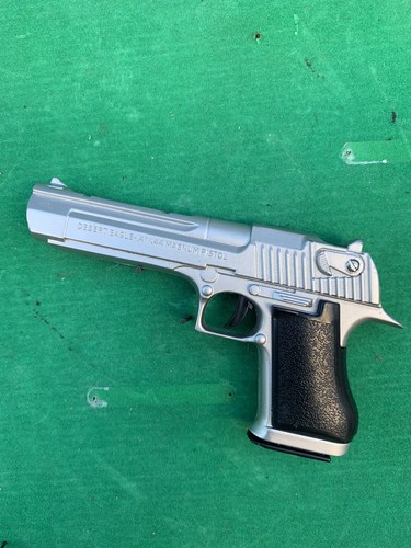 DESERT EAGLE 41/44 MAGNUM PISTOL MINIATURE TOY METAL VINTAGE GUN - Picture 14 of 19