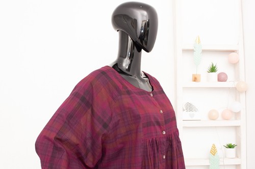 Tunica Gudrun Sjoden ricamata sul retro cotone biologico linea lunga blusa rosso vino XL - Foto 7 di 14