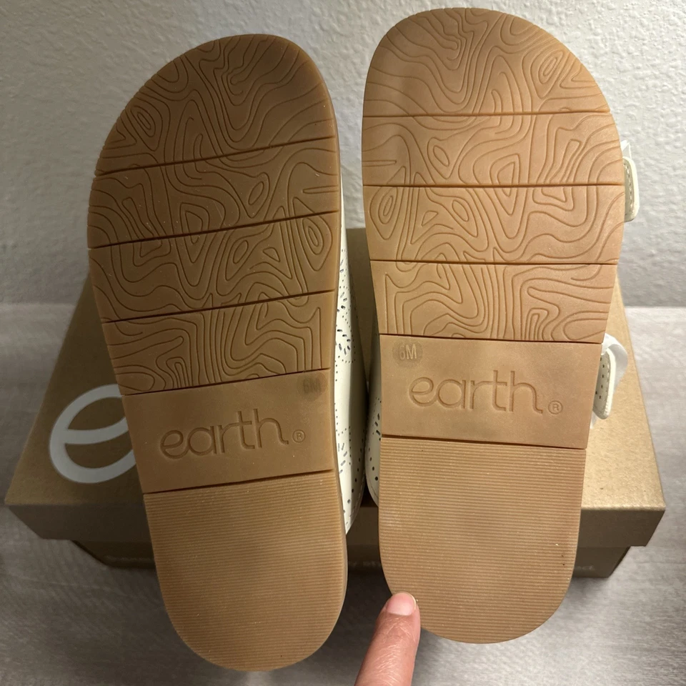 Sandalias planas sin cordones Earth Francii de doble banda para mujer talla 6M en color marfil Foto 4 de 4
