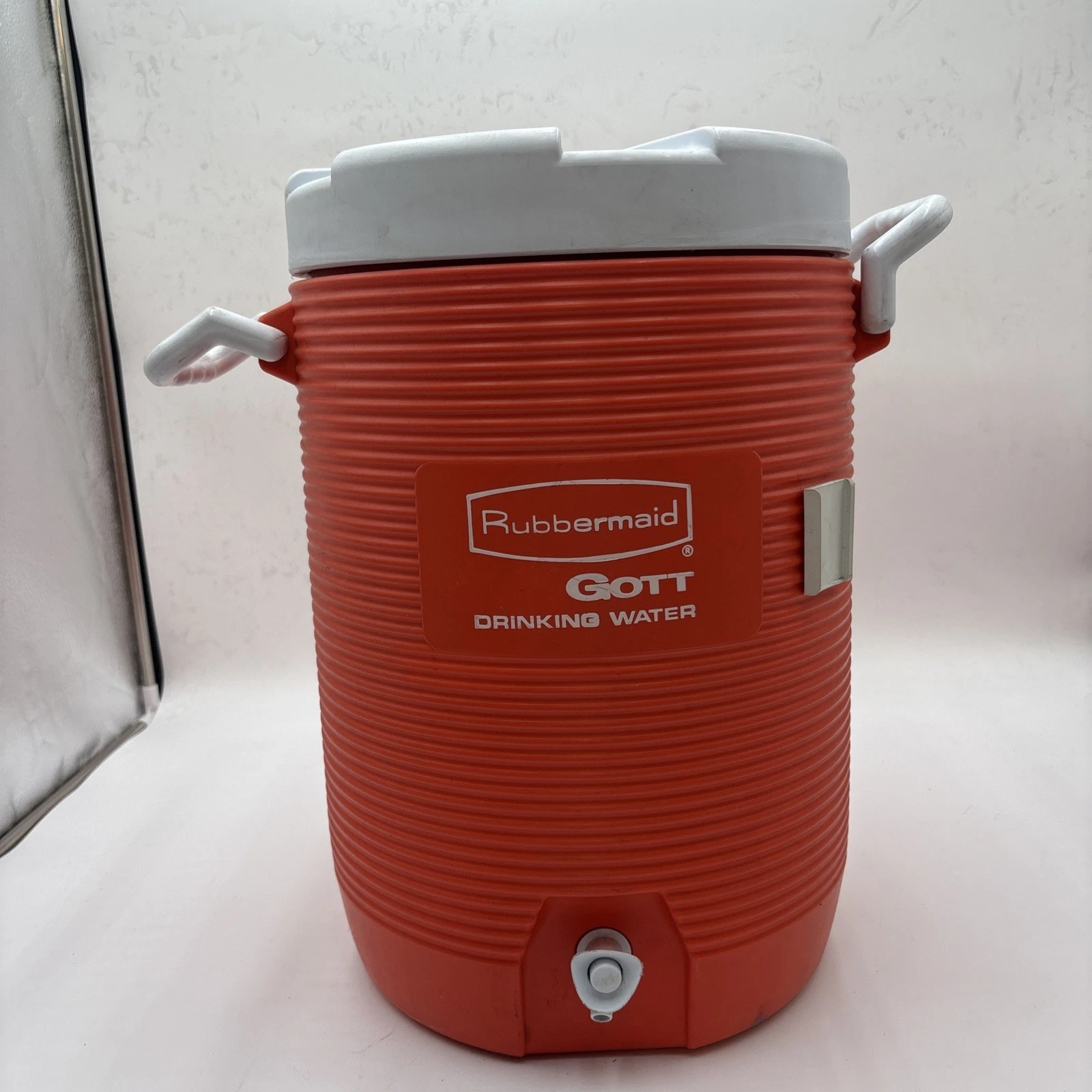 USA Rubbermaid 5 Gallon Heavy-Duty Beverage Cooler Dispenser Cold Drink Water
Opens in a new window