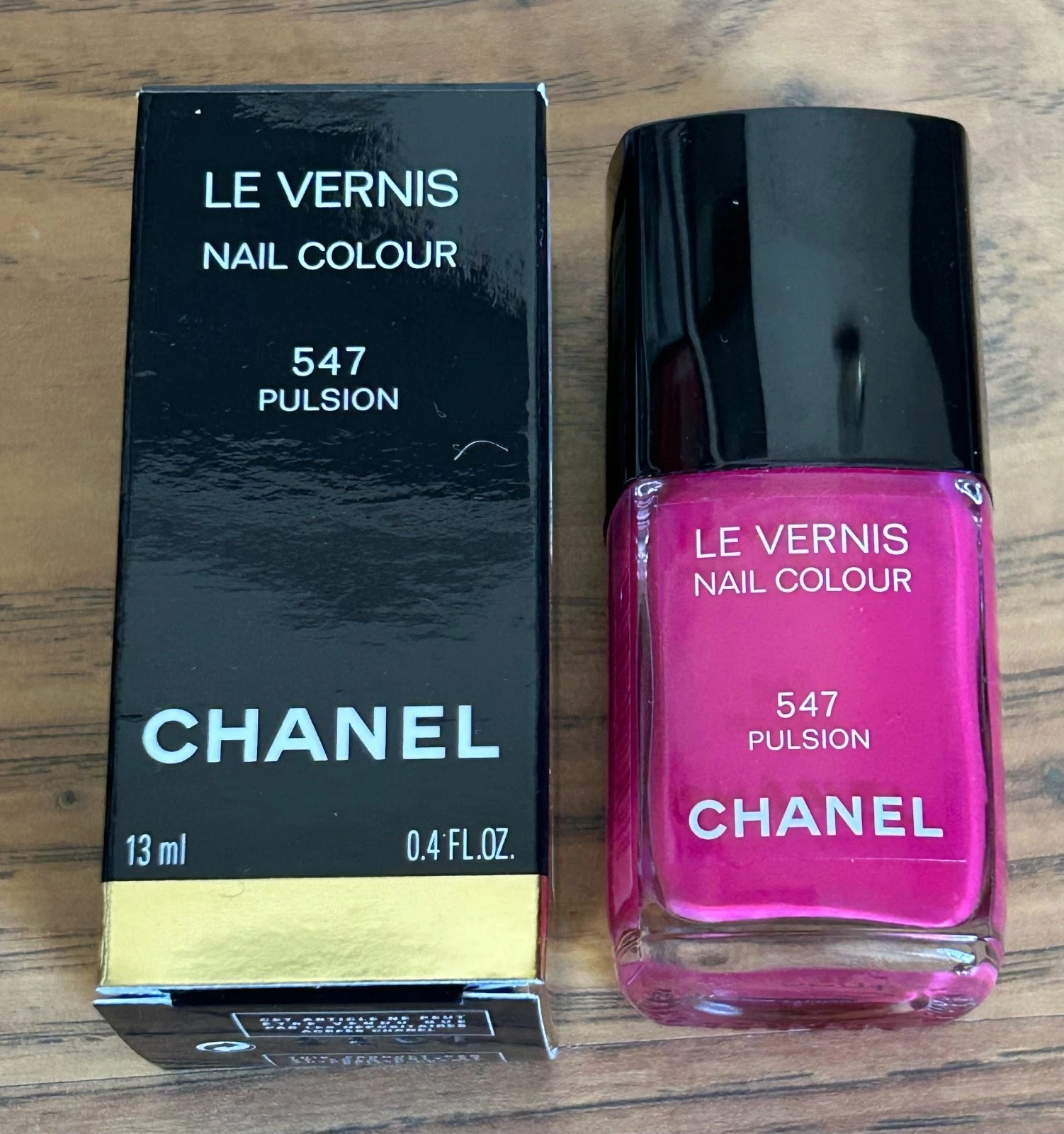 Rare New in Box Chanel Le Vernis Nail Colour Polish in Pulsion 547 - Vivid Pink