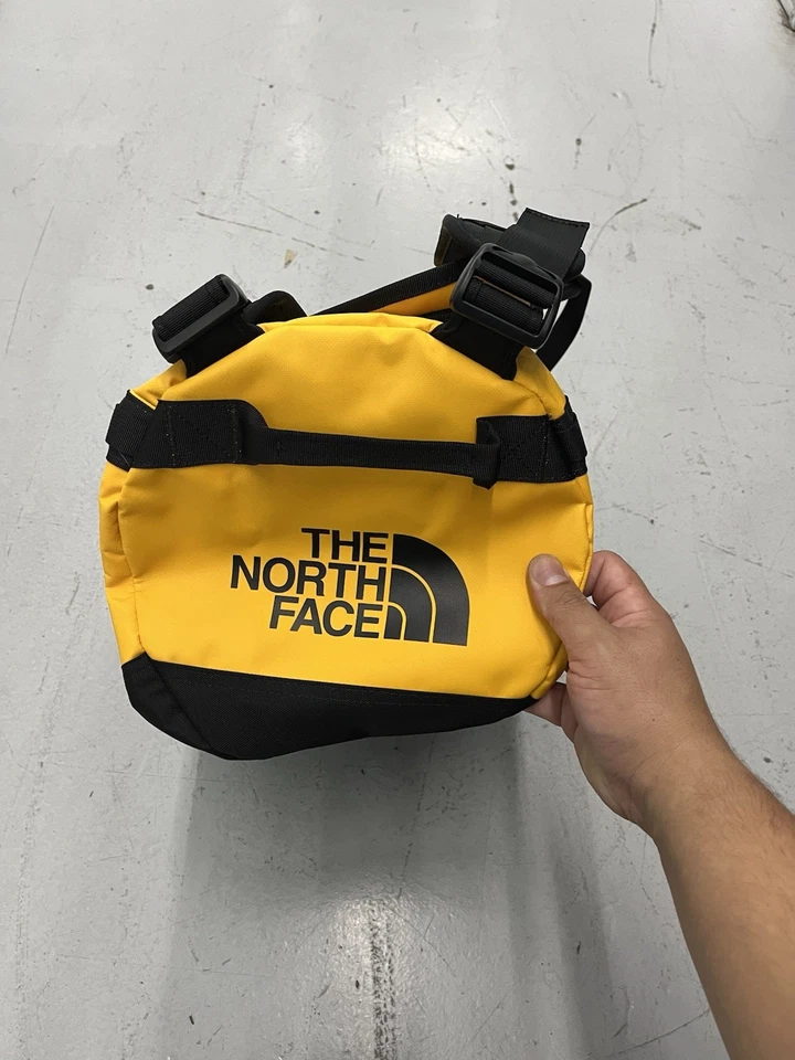 Bolso de Lona The North Face Base Camp XS Amarillo 35L Mochila para Artículos Personales NUEVO Foto 4 de 4