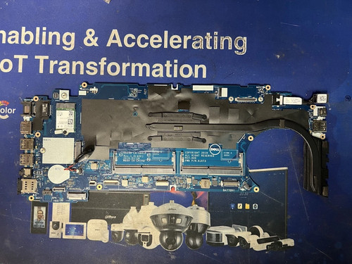 Dell Latitude 5500 Laptop Teile bitte im Dropdown Menü auswählen - Bild 32 von 32