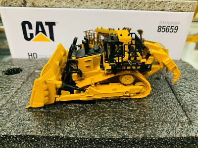CAT D11 DOZER TKN DESIGN 1:50スケール 1:50 Cat® D11 Dozer - TKN Design — Diecast Masters America