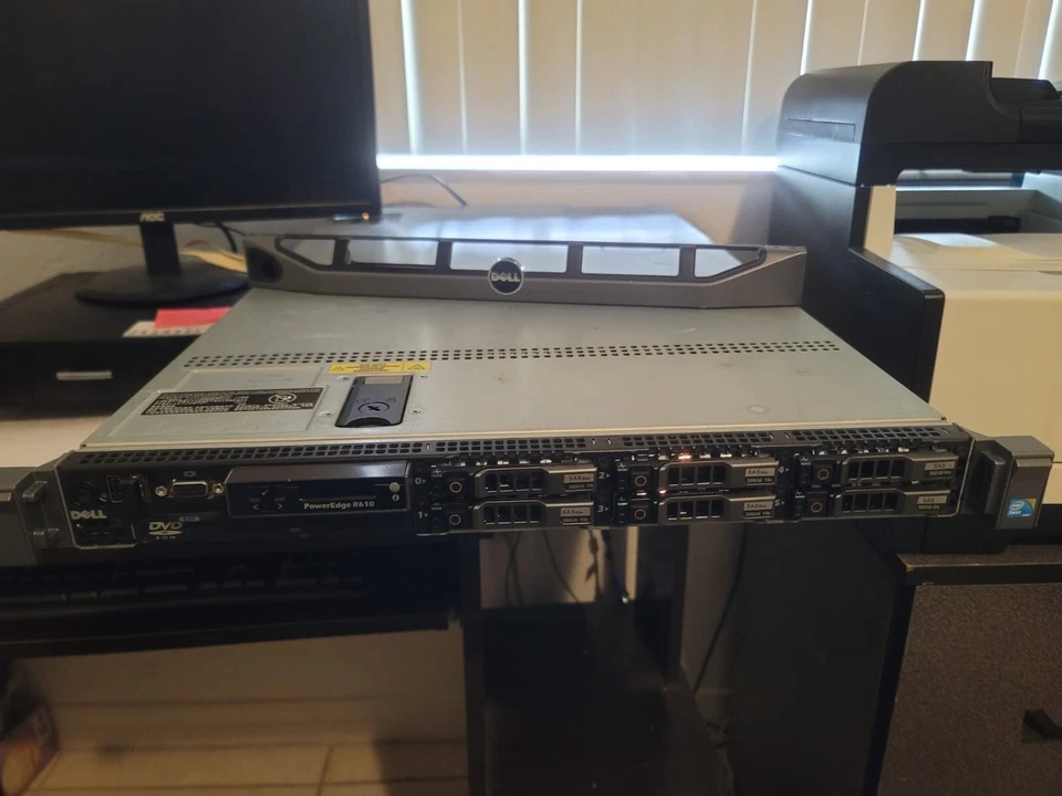 Servidor Dell PE R610 CPU 2x2,66 Ghz 6 núcleos 96 GB RAM 6x300 GB SAS HD DRAC RAID Foto 2 de 4