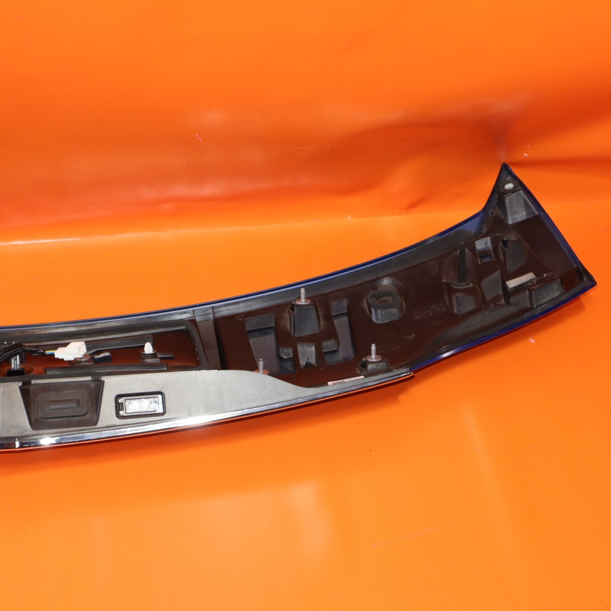 MASERATI LEVANTE TAILGATE SPOILER WING TRIM 2016 2017 2018 2019 670042733 OEM