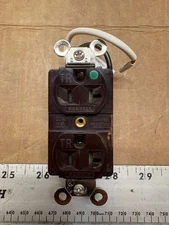 Hubbell HBLSG63H Hospital-Grade 15/20A 125V Duplex Receptacle