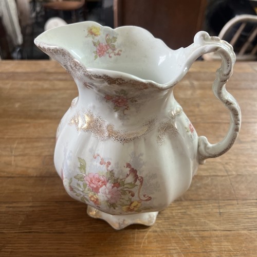 J.&G. Meakin Blumen-Wasserkrug mit Fuß, Hanley England 7" hoch