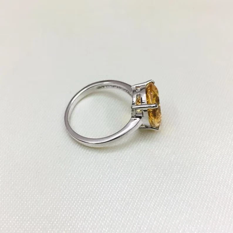 Anillo de compromiso de oro blanco sólido de 14 K de citrino natural y diamantes de corte ovalado de 4,50 quilates Foto 3 de 4