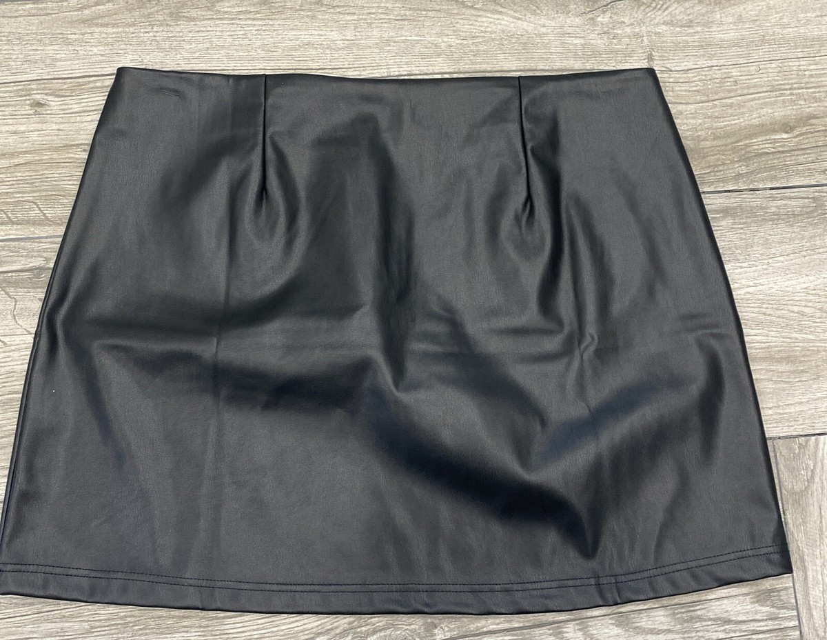 New Look Black Faux Leather Mini Skirt Plus Size 2X Stretch Zipper Accents