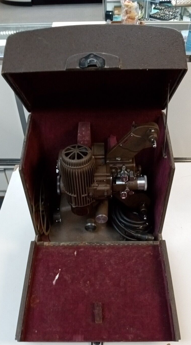 Projecteur de film 16 mm sonore (AP-18-3249(1/4)) - Collection