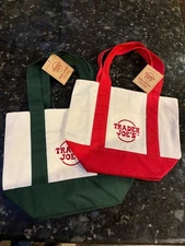 ~ TRADER JOES ~ 2 MINI CANVAS TOTE BAGS ~ GREEN & RED~ BRAND NEW ~