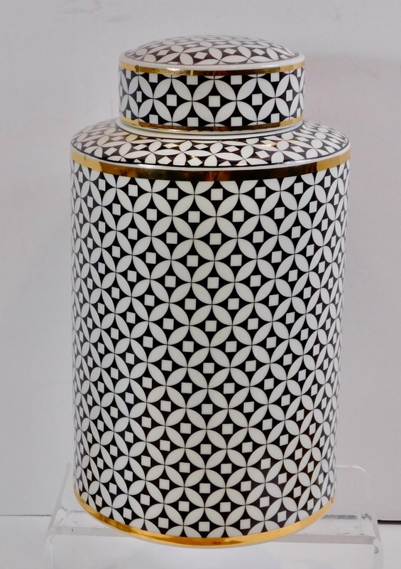 Vintage Chinese Lovely Ginger Jar/Vase Black, White & Gold allover Design