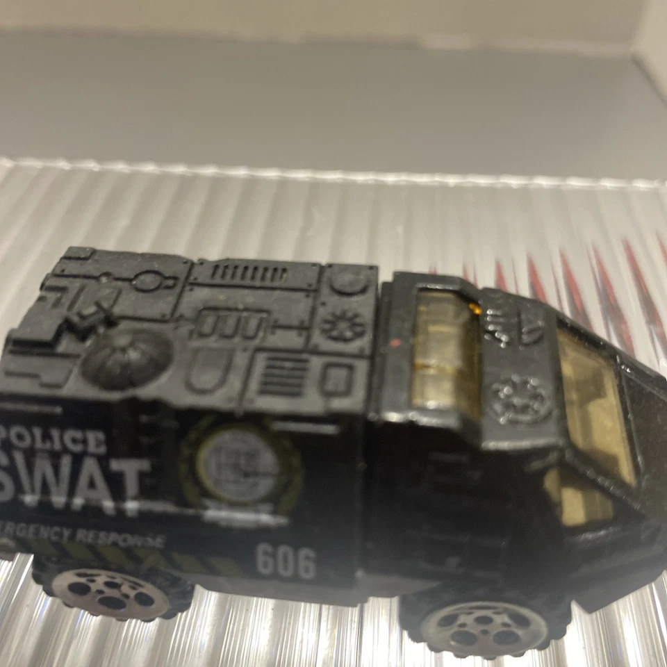 2009 SWAT EMERGENCY RESPONSE WELLY DIECAST CAR TOY Black Tank A12 - Image 2 of 4