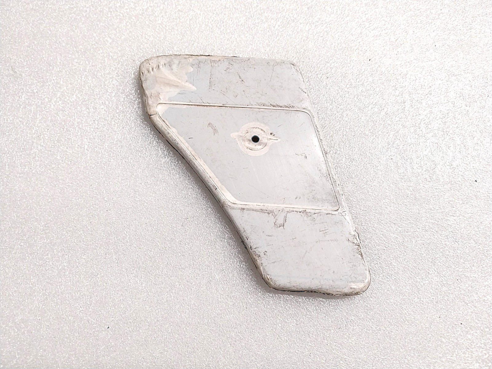 Couvercle extérieur de caisse à outils Peugeot 103 SP MVL d'origine OEM en plastique noir